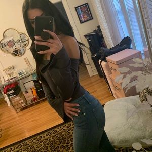 📸 EXPRESS ‘GRAY BELL SLEEVE TOP’